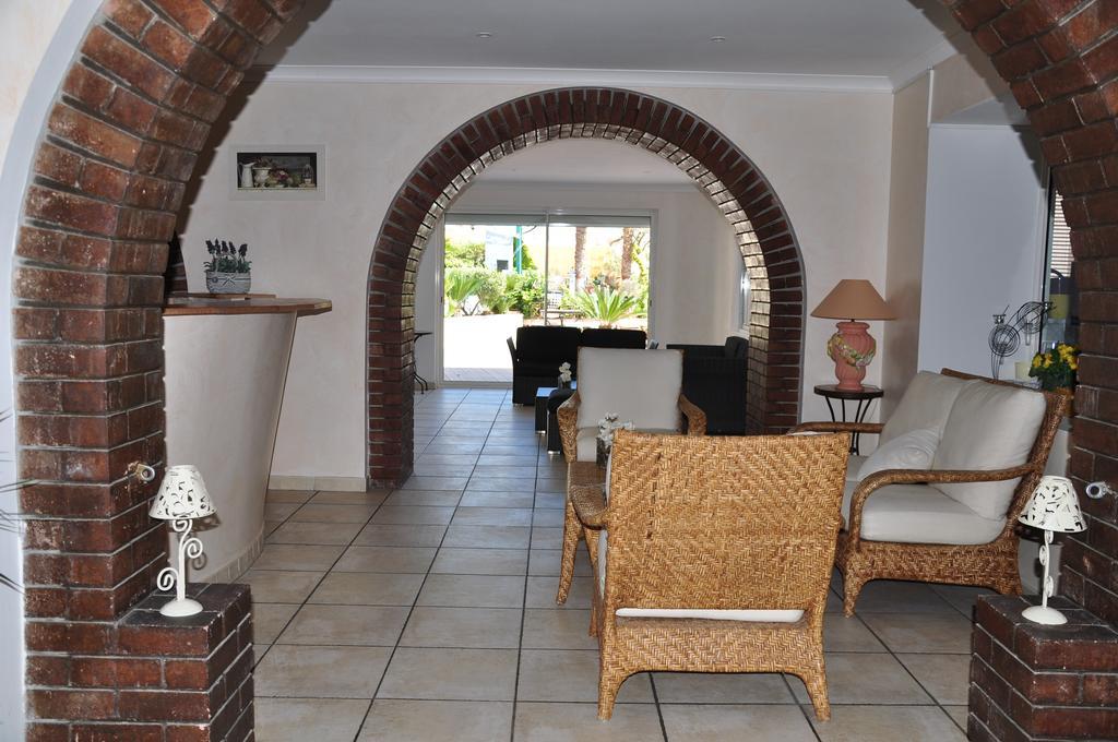 Hotel De La Plage Le Lavandou Exterior foto