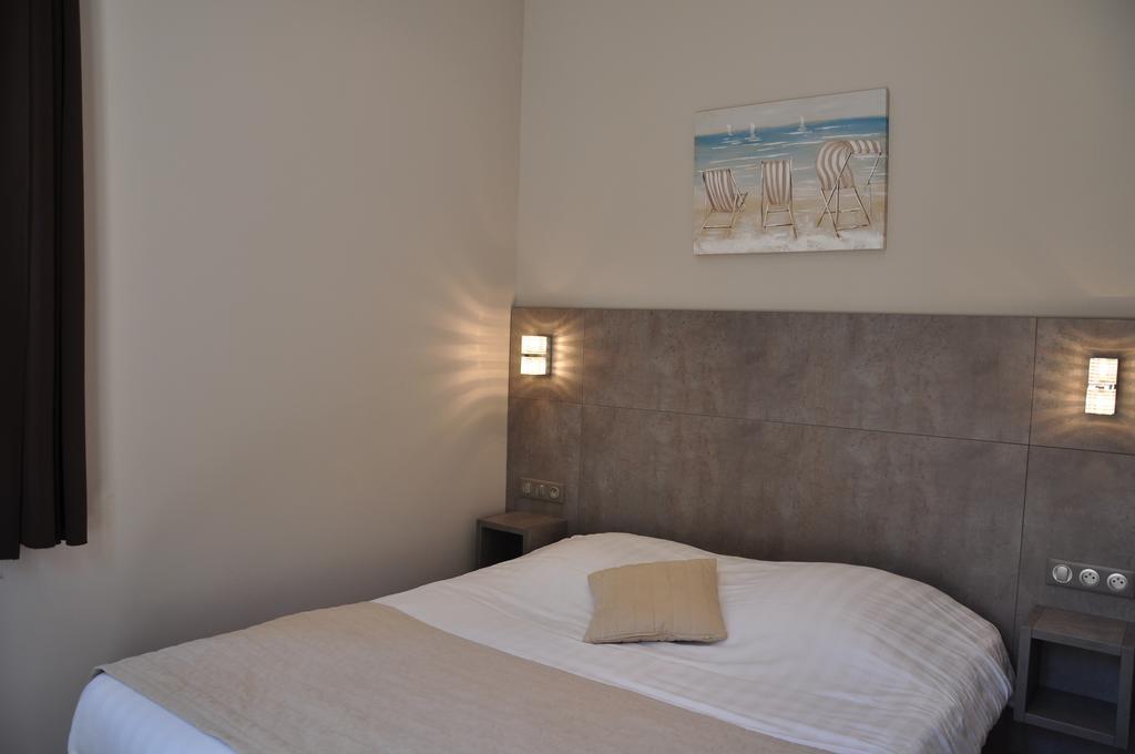 Hotel De La Plage Le Lavandou Cameră foto
