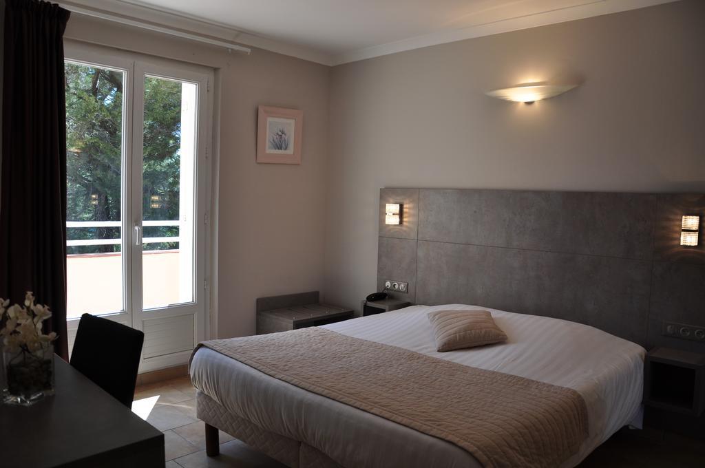 Hotel De La Plage Le Lavandou Cameră foto