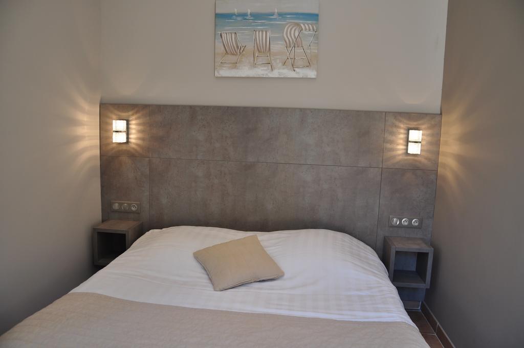 Hotel De La Plage Le Lavandou Cameră foto