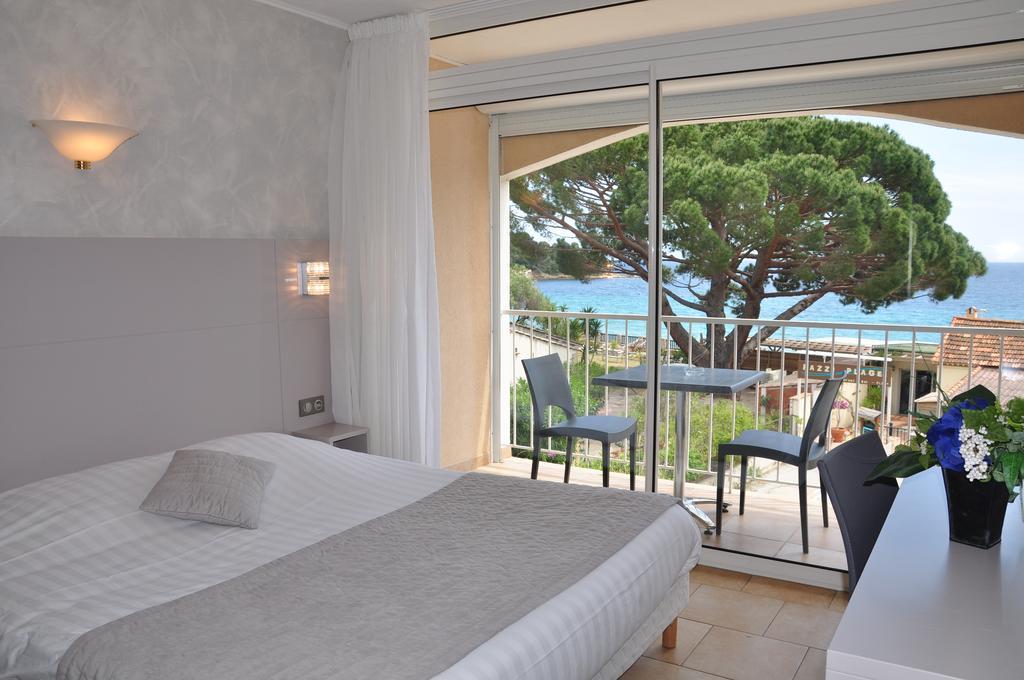 Hotel De La Plage Le Lavandou Cameră foto